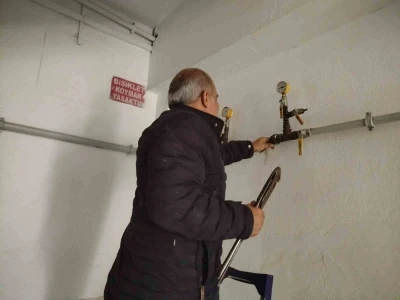 Doğalgaz hattına su borusunu bağladılar: Vatandaşlar hem susuz hem de doğal gazsız kaldı
