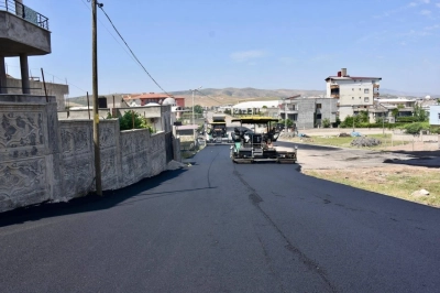 Doğan ve Veysel Karani&rsquo;de Asfalt Mesaisi S&uuml;r&uuml;yor