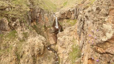 Doğanın bir armağanı gibi duran şelale g&ouml;renleri mest etti
