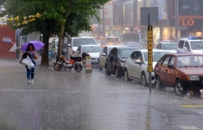 Doğu&rsquo;da hava serinliyor: Sağanak ve &ccedil;ığ uyarısı
