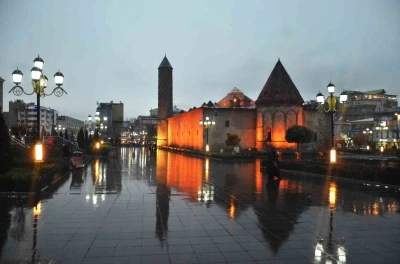 Doğuda y&uuml;ksek kesimlerde kar var
