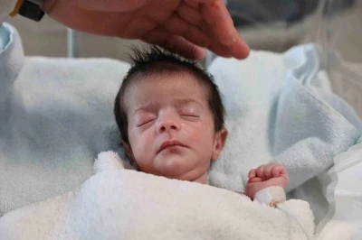 Doğuştan yemek borusu olmayan 4 g&uuml;nl&uuml;k bebek, Elazığ&rsquo;da hayata tutundu
