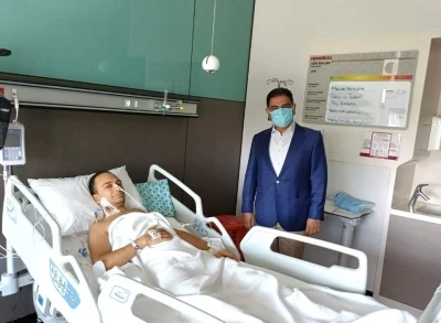 Doktor oğlu, Profesör babaya karaciğerini verdi
