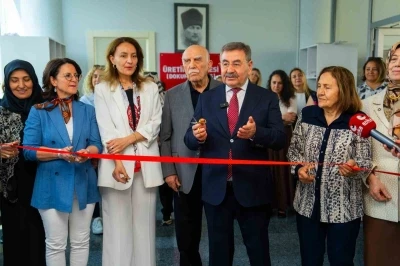 Dokuyarak atıklardan &uuml;r&uuml;ne: Dokuma ve nakış at&ouml;lyesi a&ccedil;ıldı
