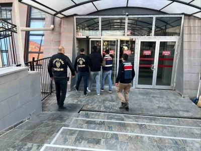 &rsquo;Dolandırıcılık&rsquo; su&ccedil;undan 19 yıl hapis cezası olan şahıs yakalandı
