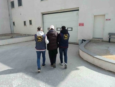 Dolandırıcılık su&ccedil;undan aranan şahıs JASAT&rsquo;tan ka&ccedil;amadı
