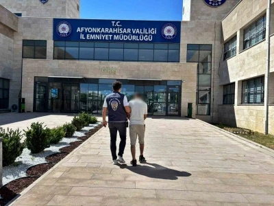 Dolandırıcılık su&ccedil;undan aranan şahsı polis yakaladı

