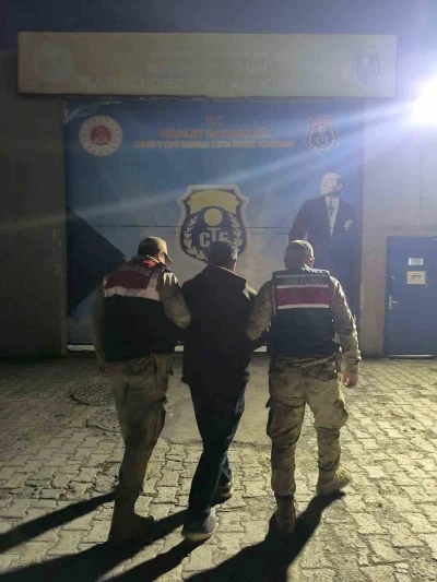 Dolandırıcılıktan aranıyordu Kars’ta jandarma yakaladı
