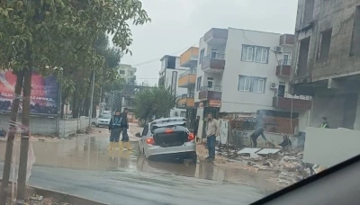 Dolgu yolda mahsur kaldı
