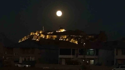 Dolunay, Van Kalesi’yle buluştu
