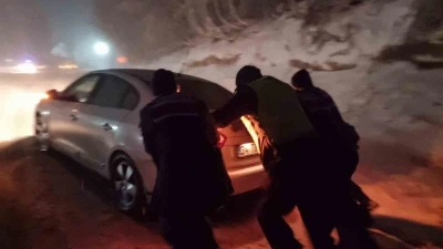 Domani&ccedil; Dağ Yolu&rsquo;nda kar ve tipi etkili oldu
