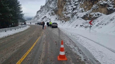 Domani&ccedil;-İneg&ouml;l karayolunda &uuml;&ccedil; ayrı kaza: 5 ara&ccedil;ta maddi hasar oluştu
