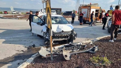 Domani&ccedil;&rsquo;te otomobiller &ccedil;arpıştı: 2 yaralı
