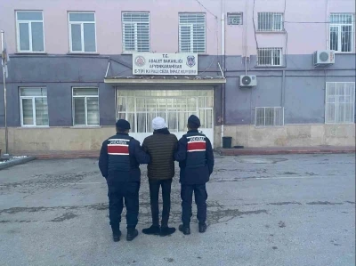 Donan şelale masalsı g&ouml;r&uuml;nt&uuml; ortaya &ccedil;ıkardı
