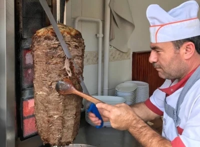 Döner ustası evinde asılı halde bulundu
