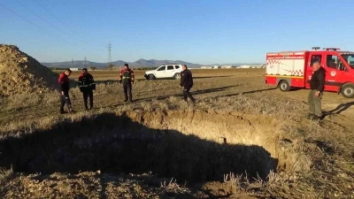 Dört metrelik çukura düşen keçi itfaiyece kurtarıldı
