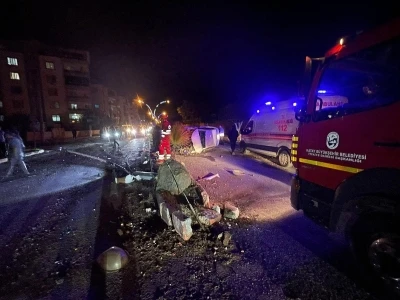 Dörtyol’da aydınlatma direğine çarpan otomobilin sürücüsü yaralandı
