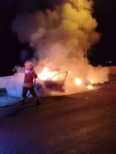 Dörtyol’da otomobil alevlere teslim oldu
