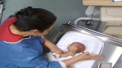 D&ouml;vd&uuml;ğ&uuml; 5 g&uuml;nl&uuml;k bebek engelli kalmıştı: Vicdansız hemşire kendini b&ouml;yle savundu