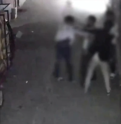 Döve döve bayılttılar, araya giren kızları da darbettiler
