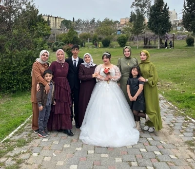 Down sendromlu G&uuml;layfer&rsquo;in gelinlik hayali ger&ccedil;ek oldu
