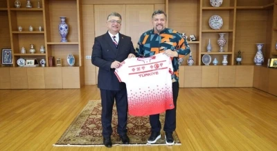 DP&Uuml; &Ouml;ğretim &uuml;yesi Mustafa Said Erzeybek, Kadın Curling Milli Takımı&rsquo;nın tarihi başarısında teknik kadroda yer aldı
