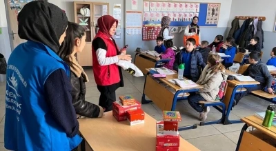 DP&Uuml; Şaphane MYO&rsquo;dan Gediz&rsquo;de &rsquo;Tutum, Yatırım ve T&uuml;rk Malları Haftası&rsquo; etkinliği
