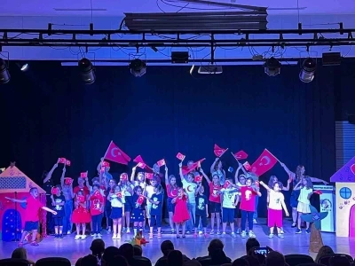 Drama eğitiminden sahneye: Miniklerden &quot;Cüceler Ülkesi&quot; gösterisi

