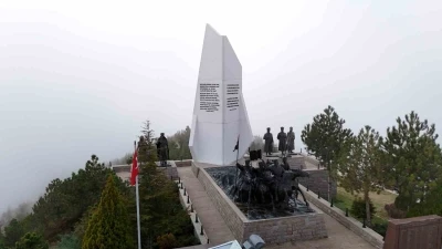 Duatepe Anıtı sisle kaplandı, ortaya kartpostallık görüntüler çıktı
