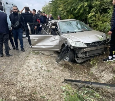 Düğün konvoyunda direksiyon hakimiyetini kaybeden araç şarampole yuvarlandı; 1 ölü 4 yaralı
