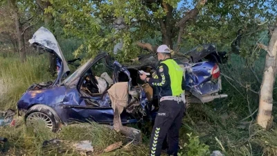 D&uuml;ğ&uuml;n konvoyunda feci kaza: 1 &ouml;l&uuml;, 1 yaralı

