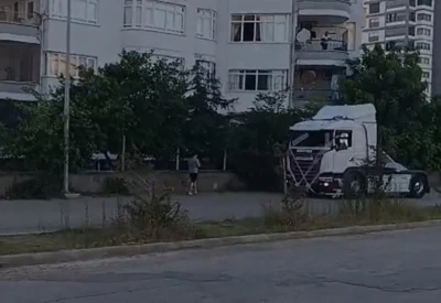 D&uuml;ğ&uuml;n konvoyunda havalı korna &ccedil;alan 8 kamyon s&uuml;r&uuml;c&uuml;s&uuml;ne 168 bin TL ceza
