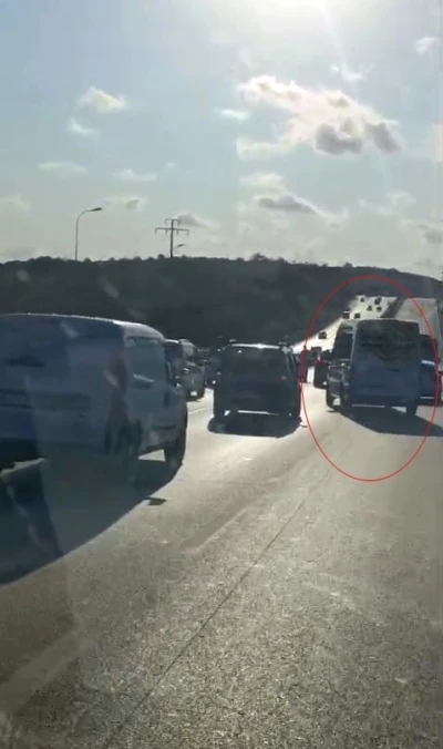 Düğün konvoyunda tehlikeli hareketler kamerada
