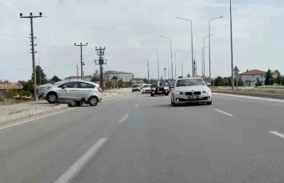 Düğün konvoyundaki kazaya bir sürücünün öne geçme çabası sebep olmuş
