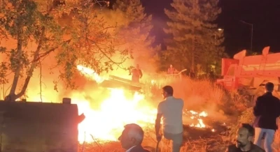 Düğün salonu yakınında çıkan yangın paniğe neden oldu
