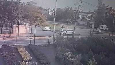 Düğün yeri bakarken canından oluyordu: Feci kaza kameraya yansıdı
