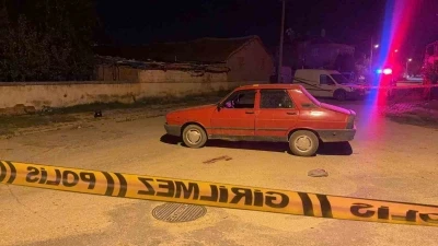 D&uuml;ğ&uuml;nde yaşanan bı&ccedil;aklı ve silahlı kavgada 1 kişi &ouml;ld&uuml;, 4 kişi yaralandı
