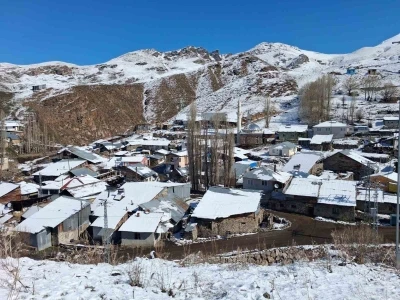 D&uuml;mb&uuml;ll&uuml; Deresi&rsquo;nde Nisan karı s&uuml;rprizi
