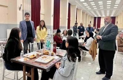Dumlupınar Kaymakamı Teltik, iftar bereketini &uuml;niversite &ouml;ğrencileriyle paylaştı
