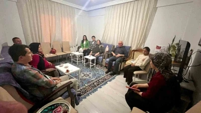 Dumlupınar Kaymakamı Teltik, iftarını şehit ailesiyle a&ccedil;tı
