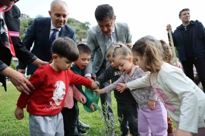 D&uuml;nya &ccedil;ocukları Marmaris&rsquo;te barış i&ccedil;in buluştu
