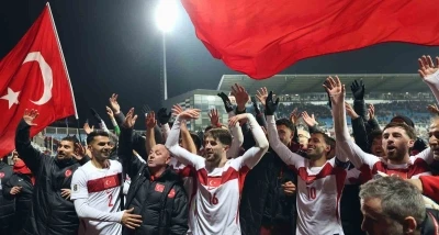D&uuml;nya Kupası&rsquo;na katılmayı hak eden Milliler, stattan ayrıldı
