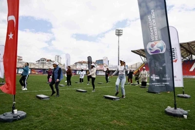 D&uuml;nya Sağlık G&uuml;n&uuml;&rsquo;nde "Koşabiliyorken Koş" y&uuml;r&uuml;y&uuml;ş&uuml;ne yoğun ilgi
