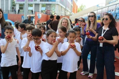 D&uuml;nya Sağlık İ&ccedil;in Hareket Et G&uuml;n&uuml;&rsquo;nde y&uuml;r&uuml;d&uuml;ler
