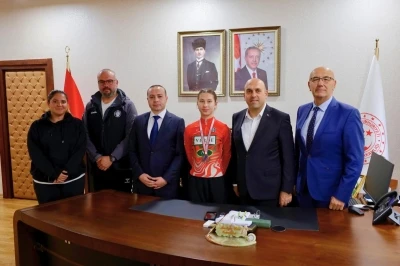 D&uuml;nya Şampiyonası yolcusu Tun&ccedil;el i&ccedil;in Akhisar&rsquo;da ziyaret trafiği
