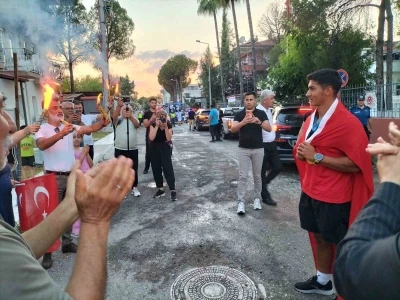 D&uuml;nya şampiyonu Karahan, K&ouml;yceğiz&rsquo;de coşkuyla karşılandı
