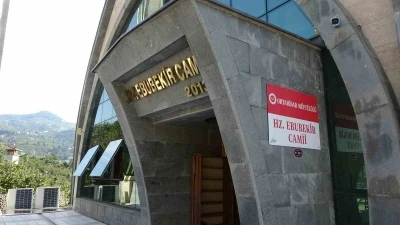 Dünyada bir benzeri olmayan cami görüntüsüyle dikkat çekiyor
