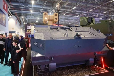 D&uuml;nyada ilk hibrit motorlu ALKA-KAPLAN HİBRİT aracı, dronları havada yakarak imha ediyor
