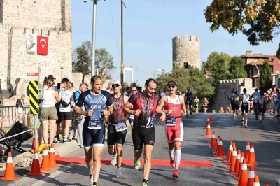 Dünyanın ilk Asya ve Avrupa Triatlon Şampiyonası İstanbul’da yapıldı
