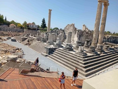 Dünyanın ilk kehanet merkezi Apollon Tapınağı, ziyarete açıldı

